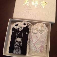 mitsuki ya on instagram 先日行った鈴鹿の椿大神社で買った夫婦守 本来ならそれぞれ男性用を夫が身につけるのだろうけど ウチはあえて逆に持つことにしました お互いに相手への思いやりを忘れてしまわぬように 私は夫用のお守りを夫は妻用のお守りをバッグの