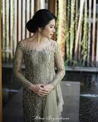 Model kebaya pengantin batak yg gmuk. 28 Model Kebaya Pengantin Modern Kekinian 2021 Evanazka