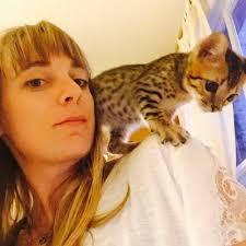 Laura Goss (@GosstoesGoss)