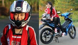 Episode4 romantis dijemput montir naik motor trail. 14 Alasan Mengapa Cewek Pengendara Motor Adalah Pasangan Yang Patut Kamu Idam Idamkan