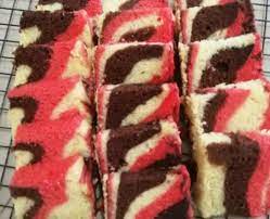 Masukkan adunan ke dlm loyang yg dh disapu sedikit marjerin.kukus kek selama 1jam api sederhana yer.pastikan panaskan. Kek Marble Versi Marjerin Rasa Pun Sedap Kos Lagilah Murah Keluarga