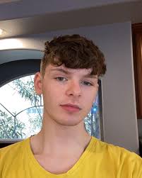 Ethan Tate's Instagram, Twitter & Facebook