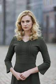 Boyu, kilosu, kaç yaşında olduğu, sevgilisi, babası ve rol aldığı filmleri ile ilgili detaylı bilgiler. Farah Zeynep Abdullah Haarfarbe Und Modelle Farah Kurt Seyit And Sura Turkish Beauty