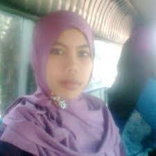 Eva Manis's Instagram, Twitter & Facebook