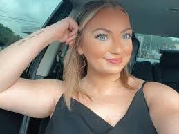 Ashley Shilling's Instagram, Twitter & Facebook