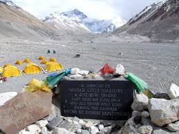 How many bodies remain on mt everest? Everest Is Not Piled High With Dead Bodies Mark Horrell