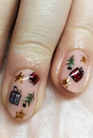 The gold fade nail design is a growing popular trend as creating the design is quite easy. 42 Festive Christmas Nail Ideas 2020 Christmas Nail Art Ideas
