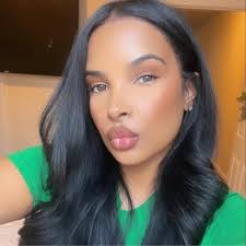 Ashlee Snow's Instagram, Twitter & Facebook