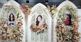 กลุ่มแฟนคลับร่วมกันจัดงาน-ตั้งรูป รำลึก 1 ปี 'แตงโม นิดา' ดาราสาวผู้ล่วงลับ