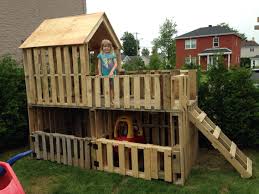 Cabane De Jardin Enfant Pas Cher En 2020 Plan Cabane En Bois Cabane Jardin Palettes Maison Enfant Exterieur