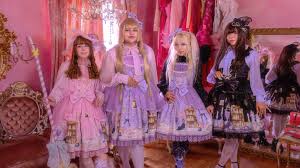 Lolita Fashion is so in right now - JoySauce.com