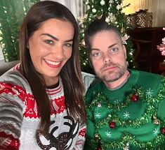 Did y'all know that Tim has three kids? Technically, yes... he still  supports three children from his exes. Besides Chloe, Veronica's daughter,  he also has a son who just graduated from a