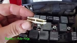 01 pontiac bonneville under hood fuse box location youtube 01 pontiac bonneville under hood fuse box location