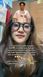 Jay Pakai Baju Sekolah