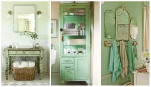 Accessori e decorazioni per un perfetto bagno in stile shabby chic cornici, fotografie, vasetti, bottiglie di profumo, candele, vasi, portaoggetti, saponette, spugne e conchiglie, tutti insieme. Copertina Fb Bagno Verde Arredamento Provenzale