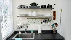 Bayangkan betapa nikmatnya melepas capek selesai bekerja serta menikmati suasana bersama keluarga di ruang keluarga atau ruang tidur. Cara Cerdas Menata Dapur Tanpa Kitchen Set Rumah Dan Gaya Hidup Rumah Com