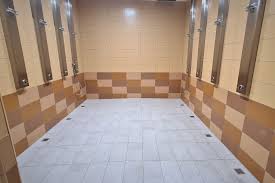 Det er lettvint å parkere på vårt store område med parkeringsplasser. Ullensaker Svommehall Jessheimbadet