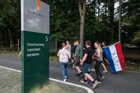Protest tegen komst afghanen naar harskamp loopt uit de hand. Otpe12yod6kckm