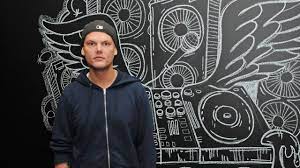 Listen to aviciiofficial | soundcloud is an audio platform that lets you listen to what you love and share the sounds you create. Avicii Starb Auf Luxus Anwesen Der Omanischen Konigsfamilie Avicii Leute Leichen