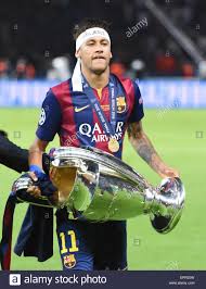 Who will be voted the 2019/20 campaign's best goalkeeper, defender, midfielder. Berlin Deutschland 6 Juni 2015 Fc Barcelona Neymar Feiert Mit Der Trophae Nach Der Uefa Champions League Finale Fussballspiel Zwischen Juventus Fc Und Dem Fc Barcelona Im Olympiastadion In Berlin Deutschland 6