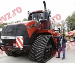 Tractors stuck in mud 2017. Monstrul De La Romexpo Cel Mai Mare Tractor È™enilat Din Lume E De Vanzare La Indagra Povestea Unei Fotografii Evenimentul Zilei