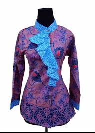 Selain motifnya yang anggun, warna batik jarik ini lebih terkesan elegan. 150 Model Baju Batik Wanita Modern Terbaru 2020