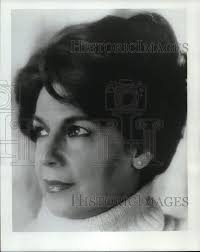 Marie Bogart's Instagram, Twitter & Facebook