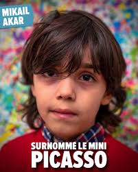 Mikail Akar a 7 ans et est surnommé le mini Picasso. Ce jeune prodige de  l'expressionnisme est allemand et agite la scène artistique depuis des  années. Il vend des tableaux dans le