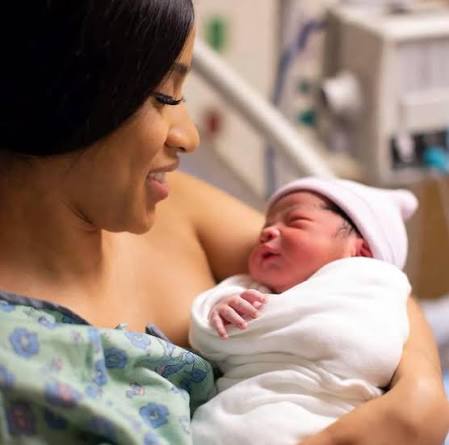 Cardi B shared a picture of her new baby 😍❤️
