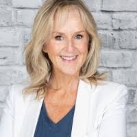 Julia Comeau's Instagram, Twitter & Facebook