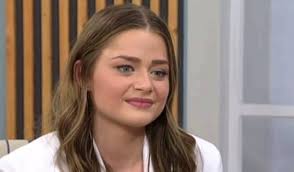 Με στόχο να «κάνει υπερήφανους όλους τους έλληνες», όπως δήλωσε την τετάρτη (10/03), η stefania (στεφανία λυμπερακάκη) θα εκπροσωπήσει την ερτ στη eurovision. H Stefania Lymperakakh Apanta Gia Ta Prognwstika Gia Thn Ellhnikh Symmetoxh Sthn Eurovision