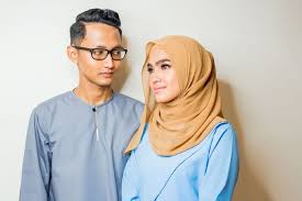 Sufian dan elfira mengikat tali pertunangan pada 6 oktober 2017 dan merencana untuk bernikah sekitar bulan mac ini. Putus Tunang Ikut Adat Sufian Suhaimi