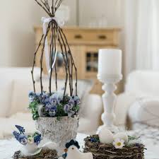 Fruhlingsdeko Aus Naturmaterial Selber Machen 3 Diy Ideen In 2020 Dekoideenreich Naturmaterial Blumen Ampel