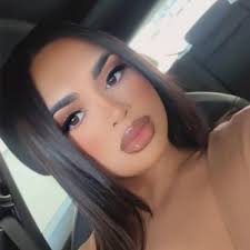 Lauren Stemm (@laurenbhelz)