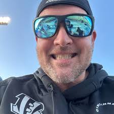 Package delivered to wrong person, no confirmation received, seeking advice