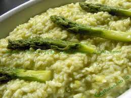 Il risotto con gli asparagi verdi è un primo piatto a prevalenza di carboidrati, che contiene pochi grassi e proteine. Risotto Di Asparagi Verdi