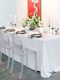 Modern Art Gallery Wedding In Black White And Greenery Hey Wedding Lady Art Gallery Wedding Modern Art Deco Wedding Art Deco Wedding Decor