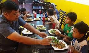 Latar belakang adalah dasar atau titik tolak untuk memberikan pemahaman kepada pembaca atau pendengar mengenai apa yang ingin kita sampaikan. Buka Minda Orang Baik Kuan Chee Heng Uncle Ubi Kentang