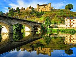 After the crossing, the way becomes a concrete road. Puebla De Sanabria Zamora Puente Sobre El Rio Tera Y Castillo Al Fondo Lugares De Espana Pueblos De Espana Paisajes De Espana