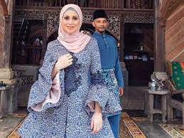 Azrinaz married for a second time on 1 may 2018, to fairos khan abdul hamid on may 1, 2018. Tahniah Azrinaz Selamat Lahir Anak Perempuan The Malaya Post