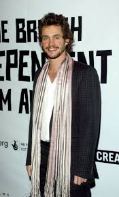 Claire danes' husband, hugh dany is currently is 44 years old. Hugh Dancy Doing Things On Twitter Hugh Dancy Wearing Long Scarves When Attending Public Events