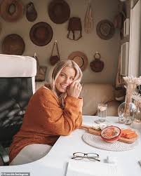 Take a look at some healthy snacks you probably already have at home and get some healthy eating tips. Woman Who Put On 25kg Before Discovering The Healthy Snacks She D Been Eating Were Full Of Sugar Sound Health And Lasting Wealth