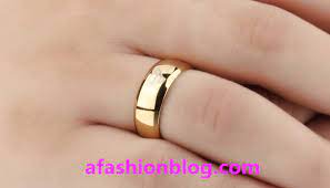 That's because gold is hypoallergenic, meaning that it won't react even to the most sensitive skin. Can Real Gold Turn Your Skin Green Detailed Answer 2021 A Fashion Blog