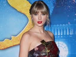 Taylor swift's style can be described as vintage pick up your hair and add some glamour with the hot red lip gloss and you are ready to go. Taylor Swift Did Her Own Hair And Makeup For New Music Video Insider