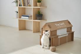 Samsung Redesigned The Packaging Of Its Luxury Tvs So The Boxes Can Be Turned Into Cardboard Cat Houses And Books Racks In 2020 Diy Cardboard Furniture Cardboard Furniture Cardboard Packaging