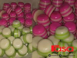 Penulisresepimudahkategorikuih muihmasakanhidangan hari raya, hidangan pagi, minum petang, pencuci mulutkaedah masakankukus. Kuih Lapis Comel Berseri Cantik Berlapis