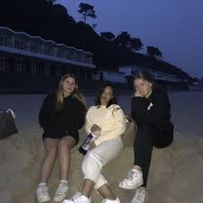 Maybe you would like to learn more about one of these? Bea Ayavillaneuva Instagram Photos And Videos Friend Photoshoot Best Friend Photos Best Friend Goals