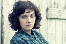 This is another one of those types of haircuts for girls that refuse to drop off the list of all haircuts for girls fundamentally serve the purpose of providing a medium to express oneself through. 3 Medium Length Haircuts For Wavy Hair