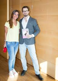 Joaquim barata correia integra os quadros do deutsche bank há 32 anos, tendo exercido funções de liderança no grupo, tanto em. Lancamento Do Primeiro Livro De Ana Marques Movenoticias