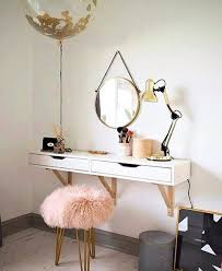 10 Ide Meja Rias Cantik Yang Hemat Tempat Nggak Cuma Cocok Di Kamar Sempit Desainnya Pun Indah Dilihat
